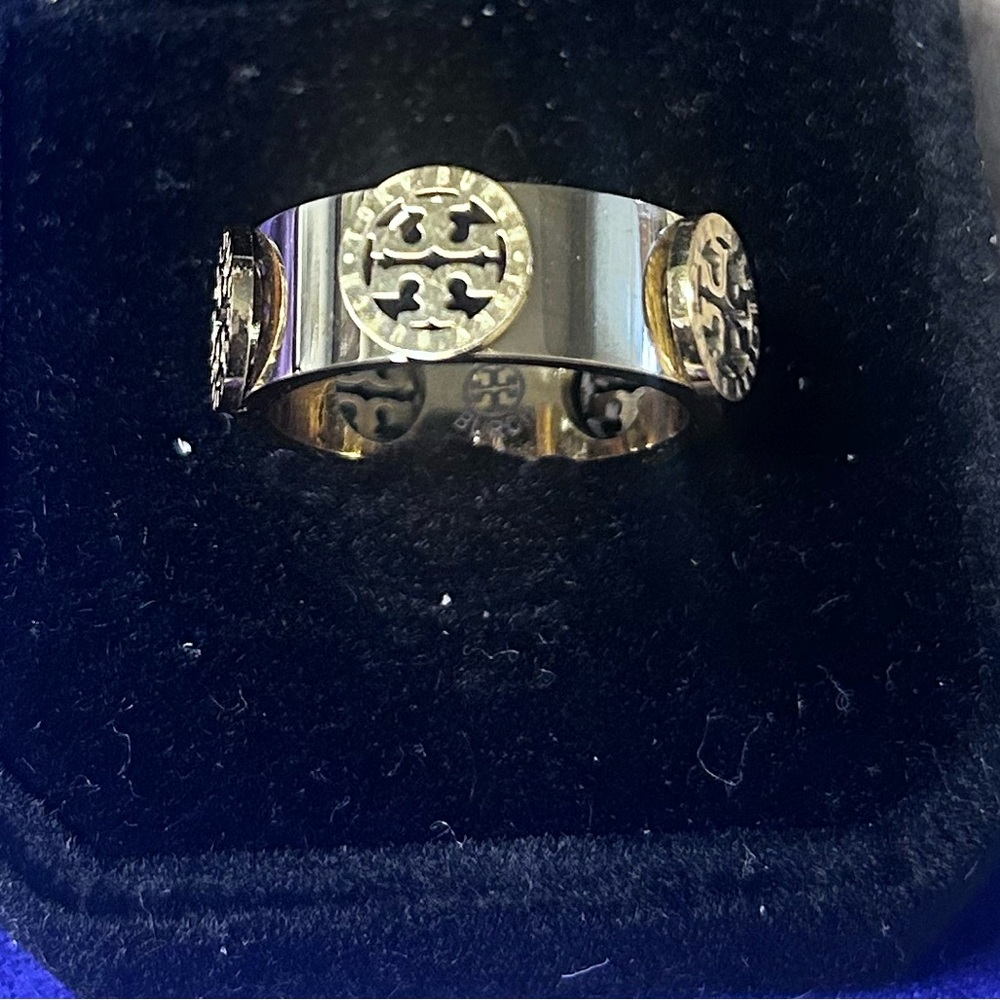 Tory Burch NWOT Gold Logo Ring - Picture 3 of 6